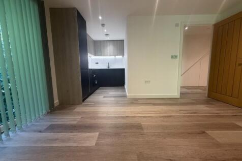 Green Lane, Bagshot, Surrey, GU19 photo 3