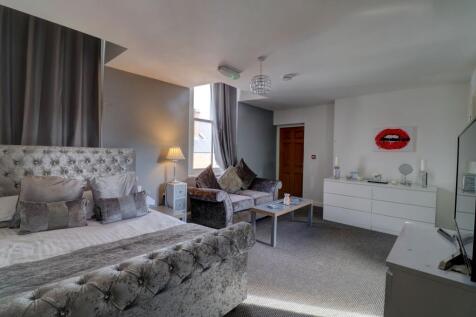 Bedroom / Lounge