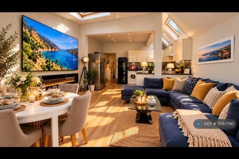 Bright &amp; Stylish Open-Plan Living With Skylights