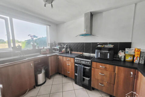 Northmere Drive, Poole, BH12 4 photo 3
