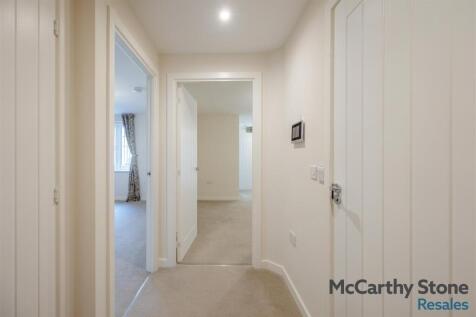 8684071-interior10.jpg