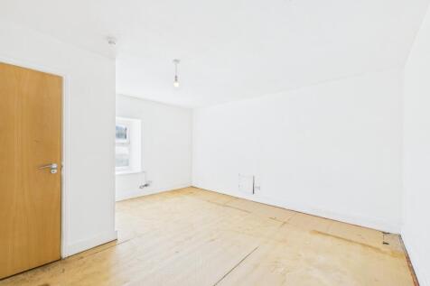 CAM04201G0-PR0061-STILL037