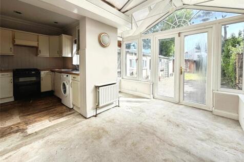 Kitchen / Cons