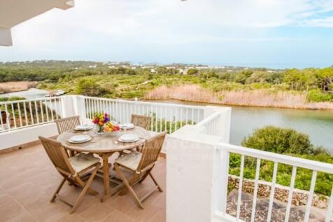 Villa with license and sea views in Addaia - Menorca
