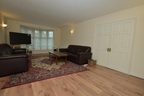 Hazelwood, Loughton, IG10 photo 2