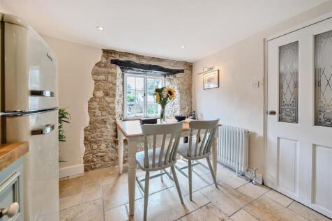 19 High Street, Greens Norton