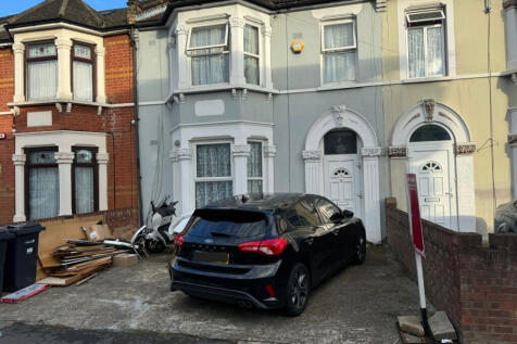 4-Bedroom Terraced House To Let on Bengal Road, I