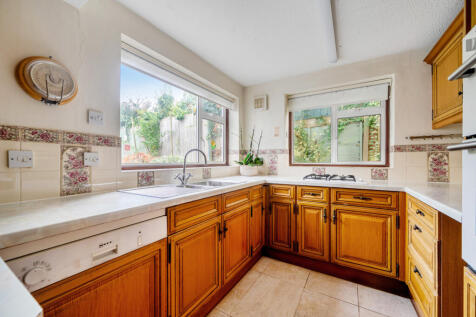 1374033-15-690370...