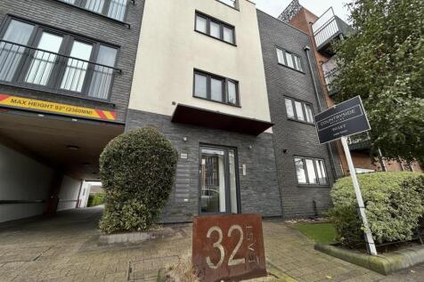 2-bed flat on London Road, Hadleigh, £1,450/mo