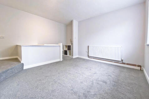 Avondale, Ash Vale, Aldershot, Surrey, GU12 photo 4