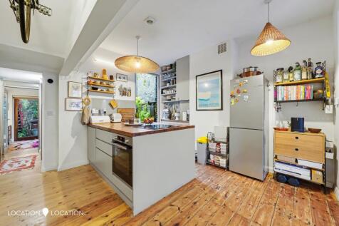 London, E8 - property photo