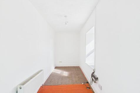 CAM04201G0-PR0061-STILL036