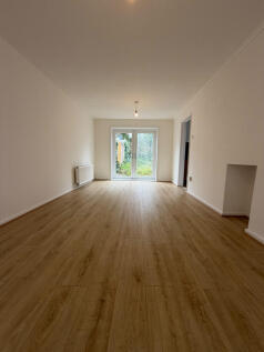 3 bed semi-detached house to rent Middlesex Road,