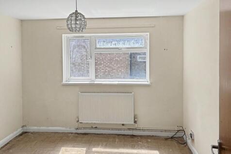 90 Merrylands, Laindon, Basildon, Essex, SS15 6RG