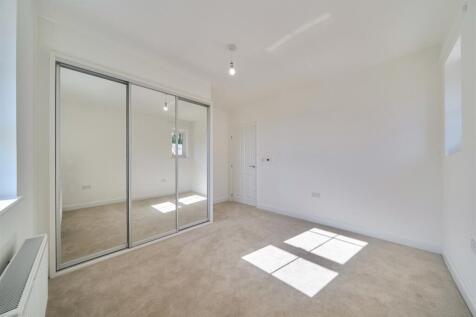 2 bedroom property photo 4