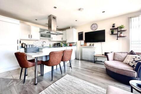High 8 open plan ...
