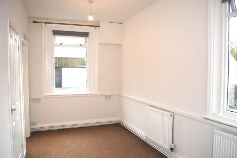 ***1 BEDROOM APARTMENT, AVAILABLE NOW*** photo 5
