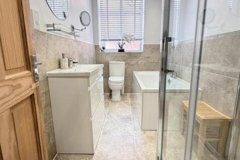 BATHROOM/WC