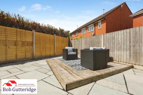 ENCLOSED REAR GARDEN