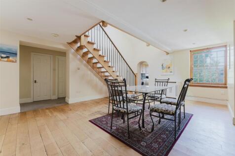 24 Osterley Recp 2.jpg