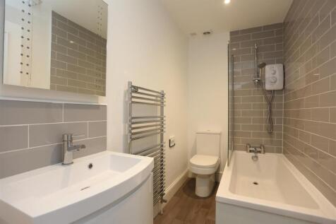 4, 7 Palmeira Avenue NEW Bathroom.JPG