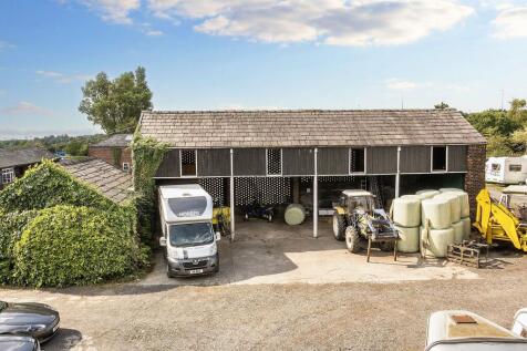 5 bed, 2 bath Farm House in Manchester - Photo 23
