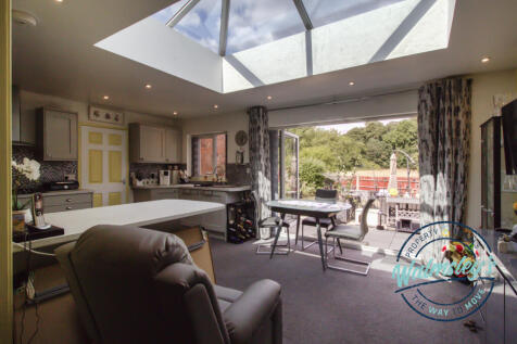 Bi folding doors within extension towards gardens