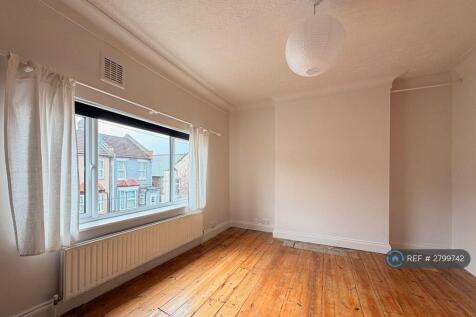 Upstairs Main Bedroom