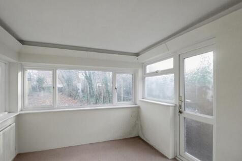 10 Mundon Gardens, Ilford, IG1 4AH