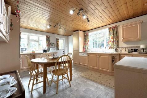 Spacious Breakfast Kitchen 839