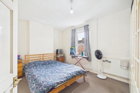 CAM01740G0-PR0576-STILL008