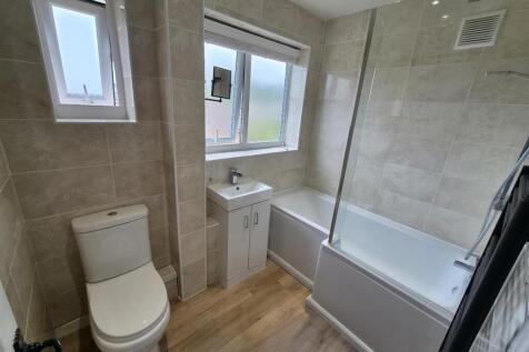 Carrbrook Close, Carrbrook, Stalybridge photo 4