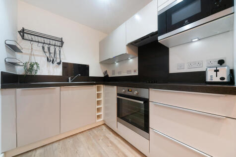 2 bed flat to rent Vicarage Road, Croydon CR0