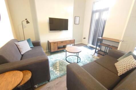 3-bed terraced on Cameron St, Kensington, £542/mo
