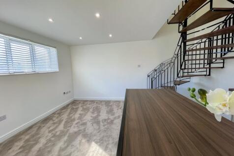 Ravensthorpe Drive, Loughborough photo 3