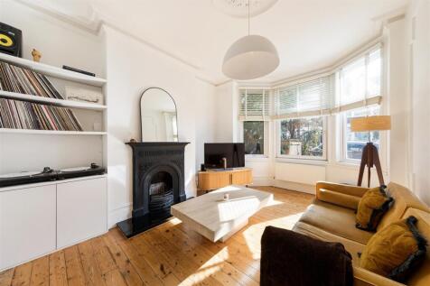 Lyndhurst Drive, E10