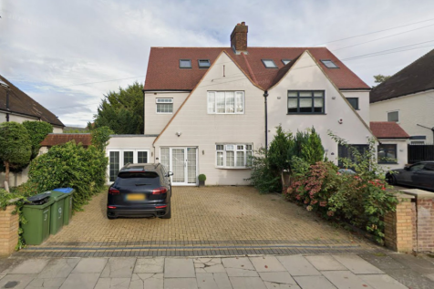 1-bed flat on Marlborough Lane, London, SE7, £1,300/mo