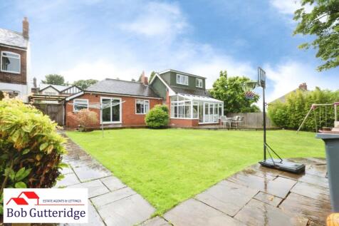 ENCLOSED REAR GARDEN