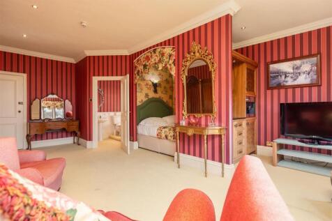 Highcliffe Manor Bedroom 3-2.jpg