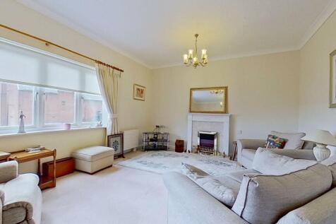 LIVING ROOM/DINING AREA