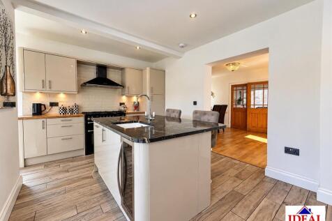 Kitchen 2.jpg