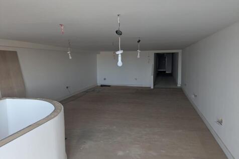 Retail Property (high street) to rent Image 6