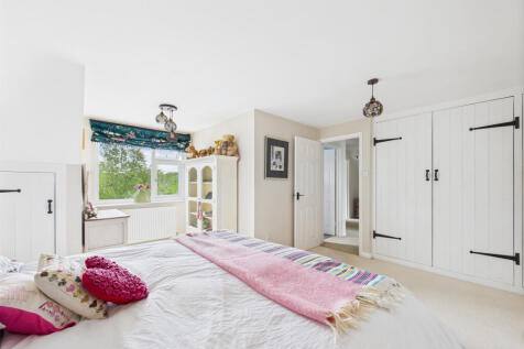 CAM01354G0-PR0516-STILL019