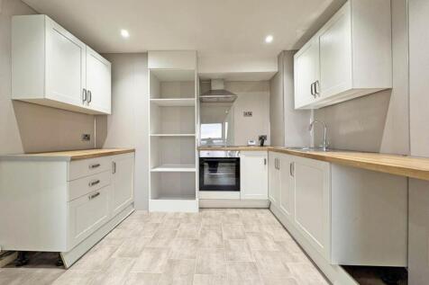 Longfellow Crescent, Moorside photo 5