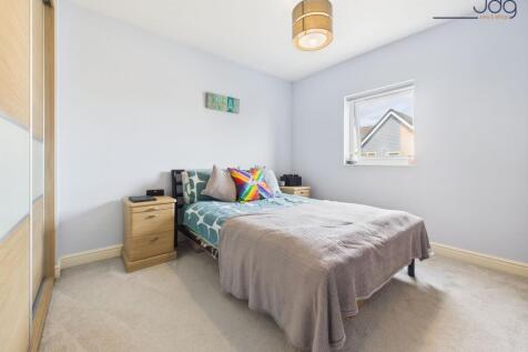 Double Bedroom with built in wardrobes