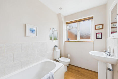 CAM01354G0-PR0584-STILL019