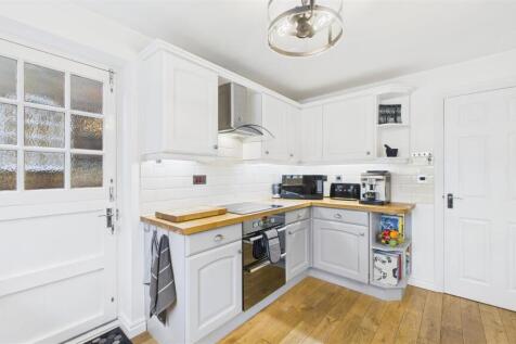 FITTED KITCHEN 3.jpg