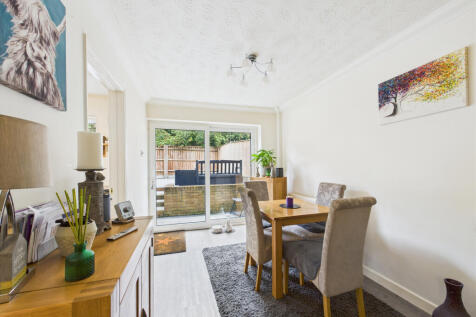 CAM01354G0-PR0570-STILL005