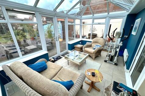 Delightful Glass-Roof Conservatory 756