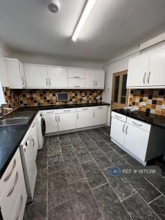 Lavender Rise, West Drayton, UB7 photo 4